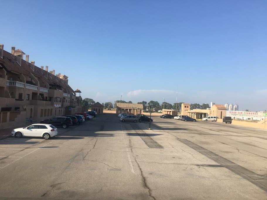 Moderno Apartamento En Bahia Sur سان فرناندو المظهر الخارجي الصورة